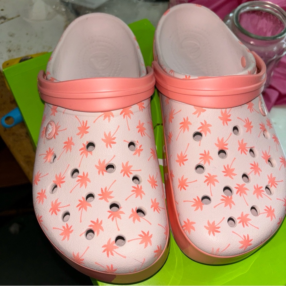Women’s Crocs size 11…Grapfruit color with little palm tress. New without tags